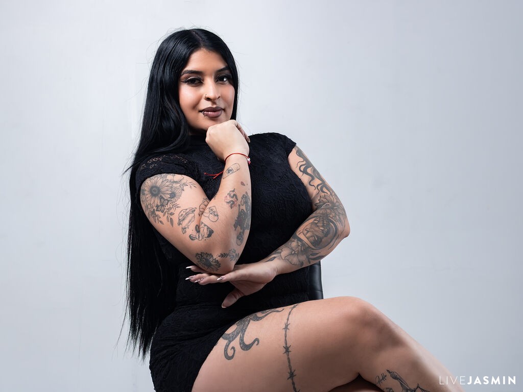 Live cam model BellaMonrow