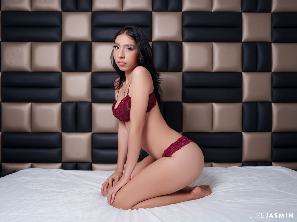 Live cam model BellaMontblanc