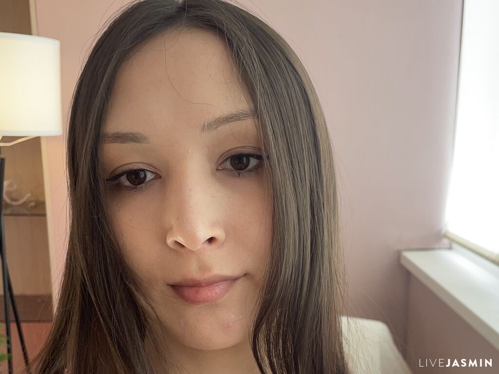 Browse BellaRomanov live chat profile
