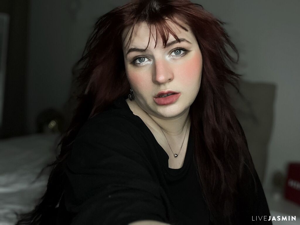 Live cam model BelladonnaRed