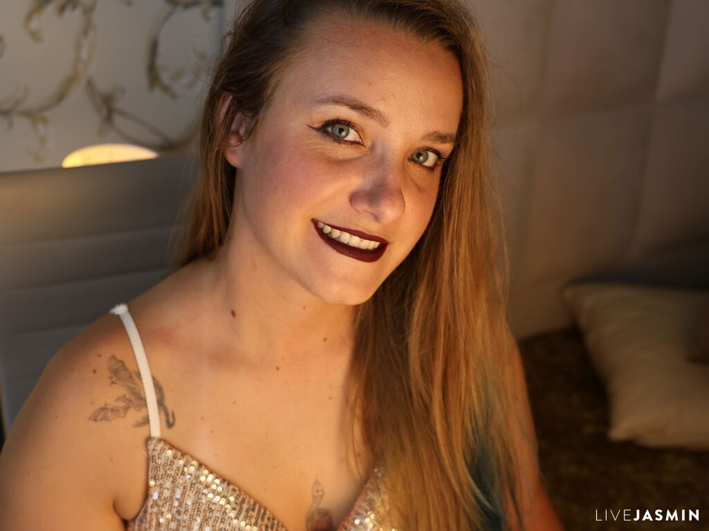 BelleCox LiveJasmin model profile