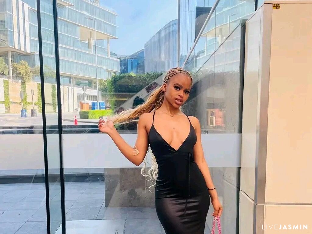 Live cam model BellzRosee