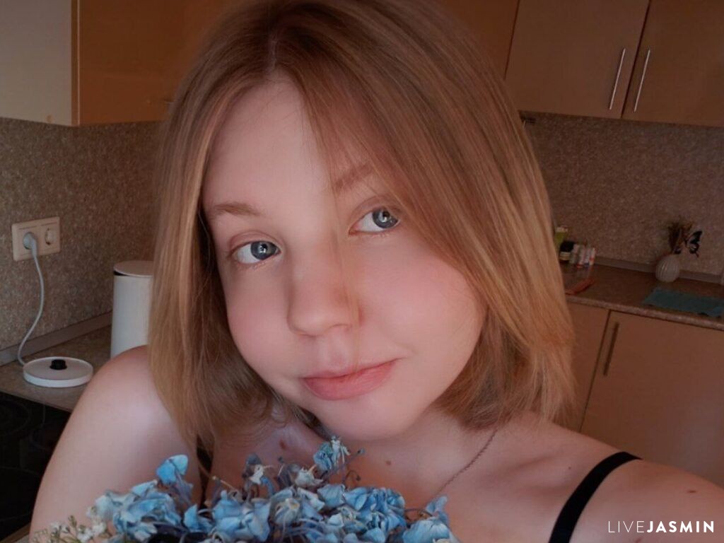 Browse BertaCheyne live chat profile