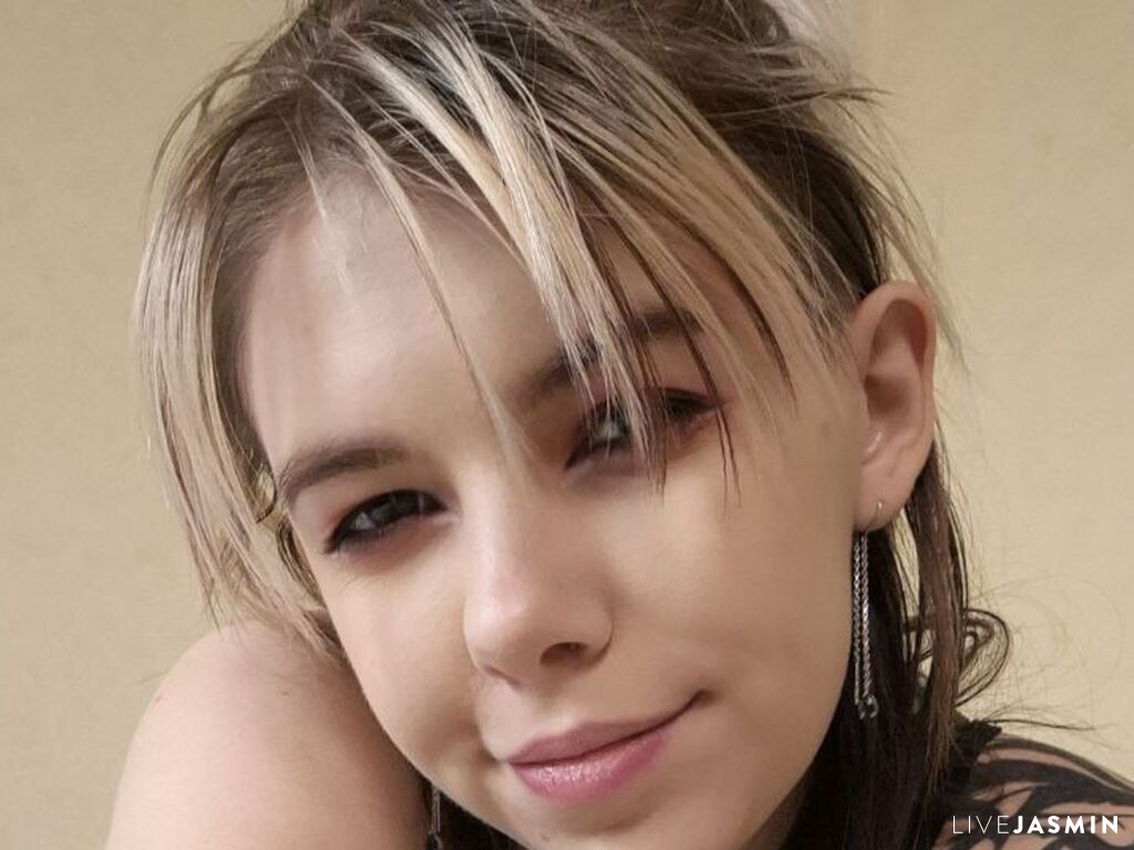 Browse BettieDaryanl live chat profile