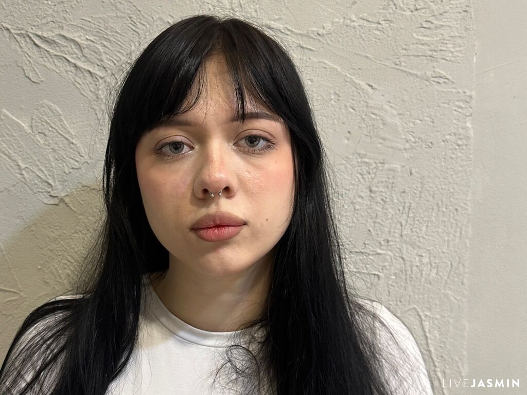View BillieMilash cam profile and live status