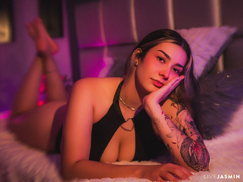 Browse BonnieRider live chat profile