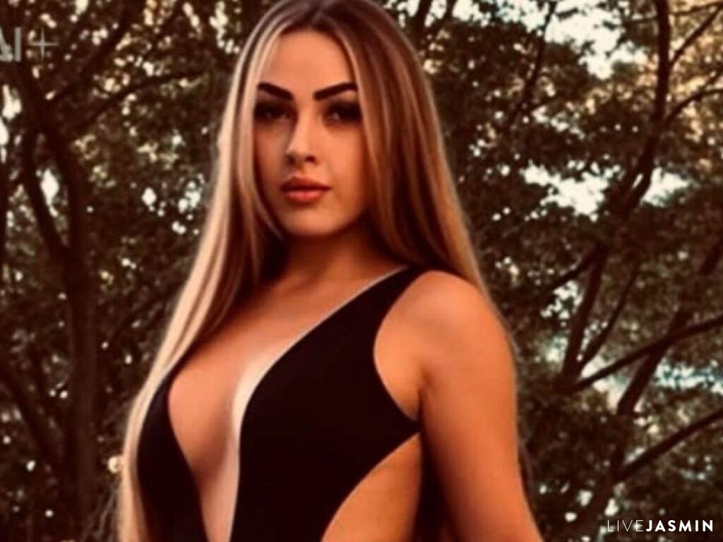 View BriaLuxe cam profile and live status