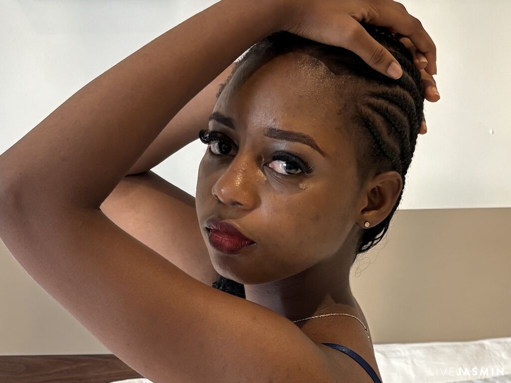 Live cam model BrianaHadid