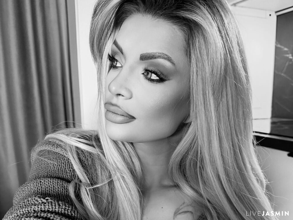 Live cam model BriannaReynold