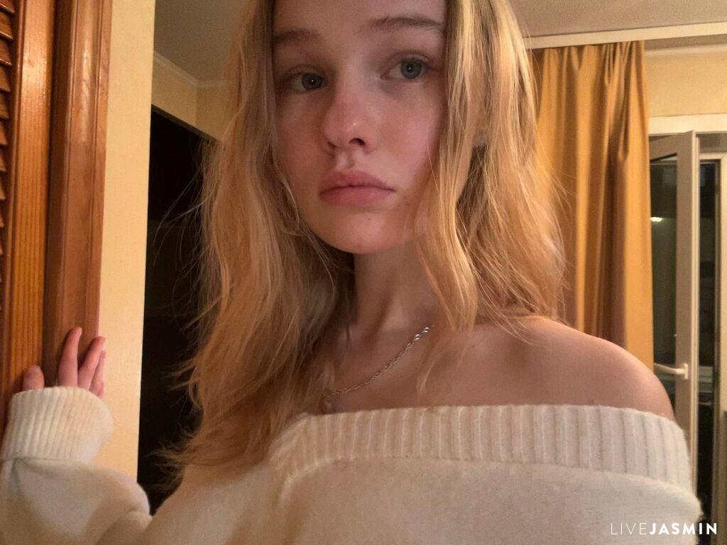 View BrittaneyCreitz cam profile and live status