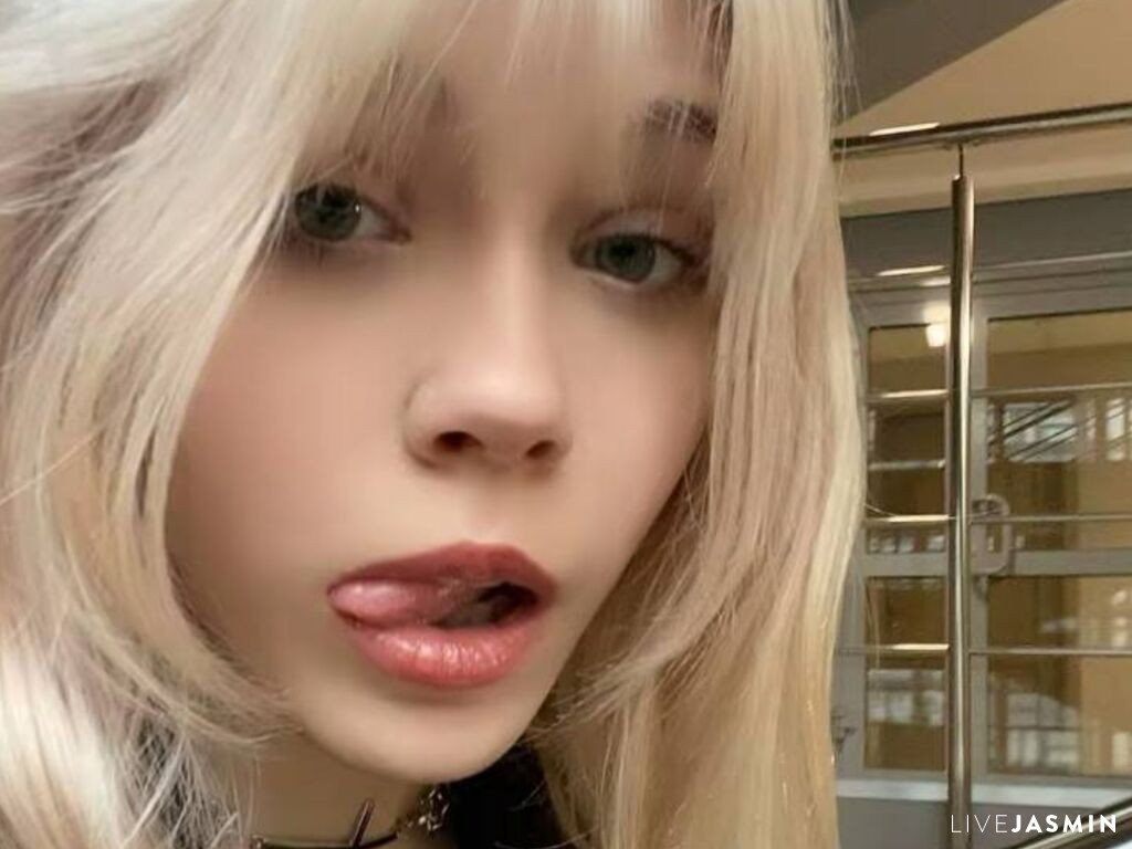 Live cam model BurmaRosel