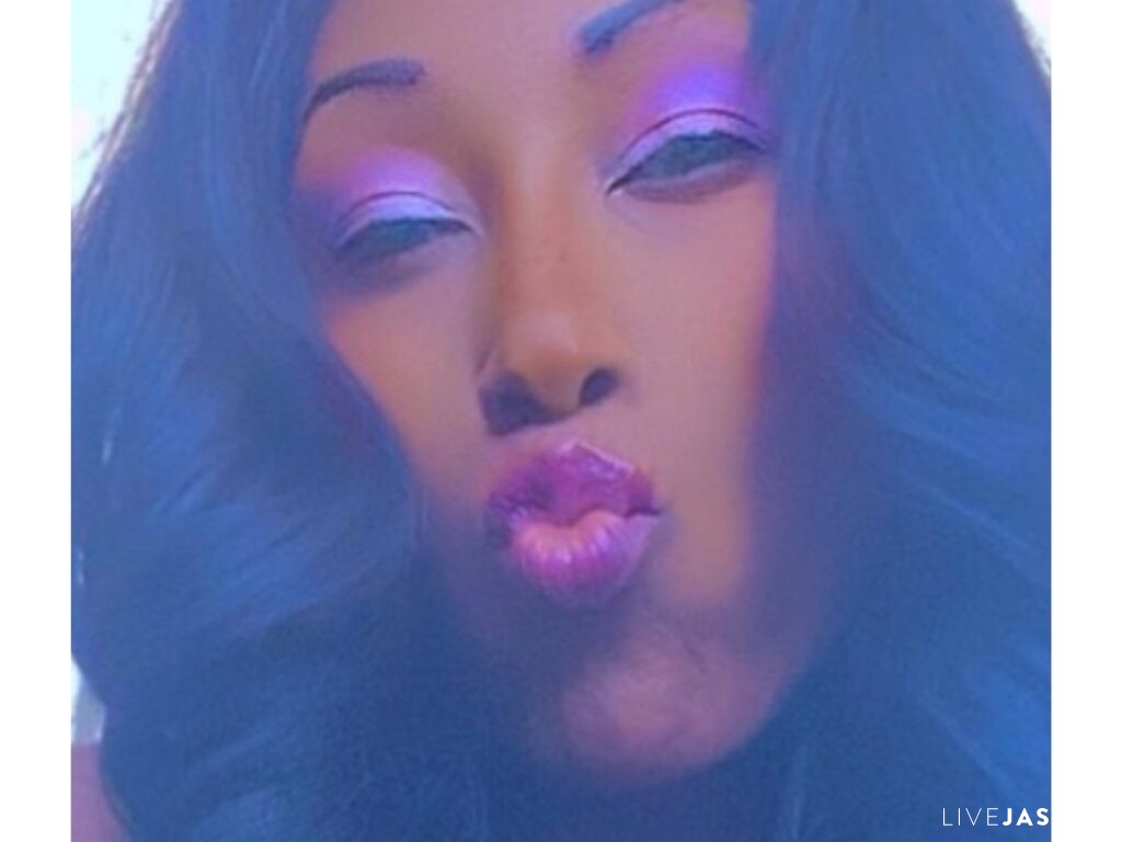 Live cam model BustyBaddie