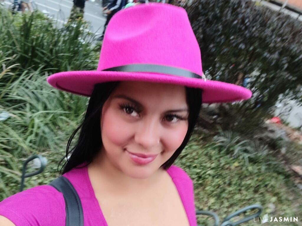 CamilitaGarcia live cam girl profile