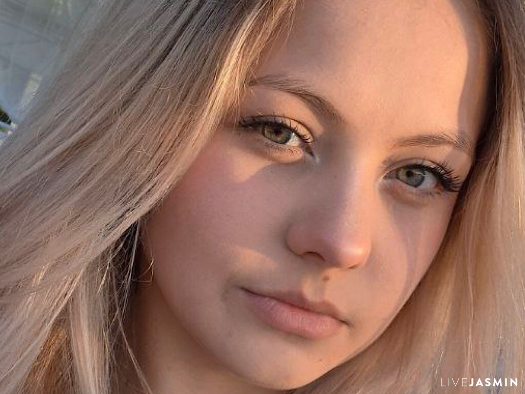 Live cam model CarissaRolark