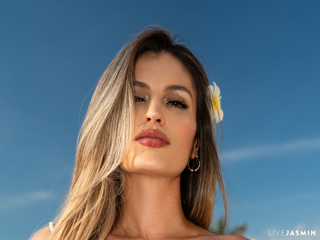 CarlaFerrara live cam girl profile