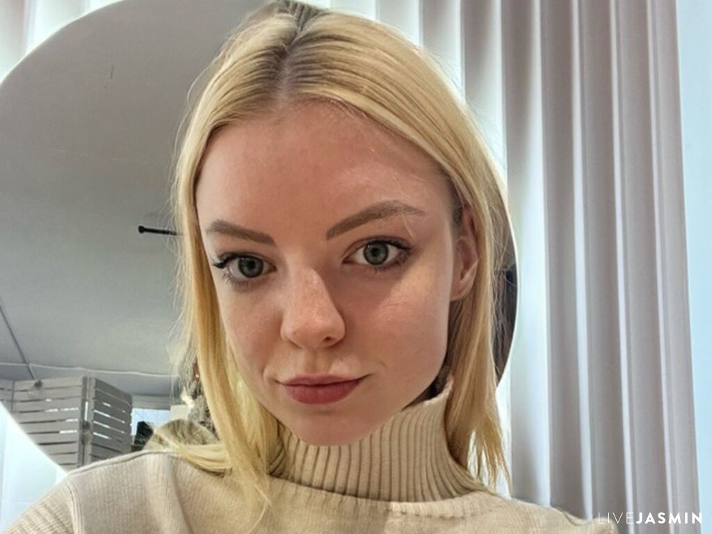 Live cam model CarlenePattie