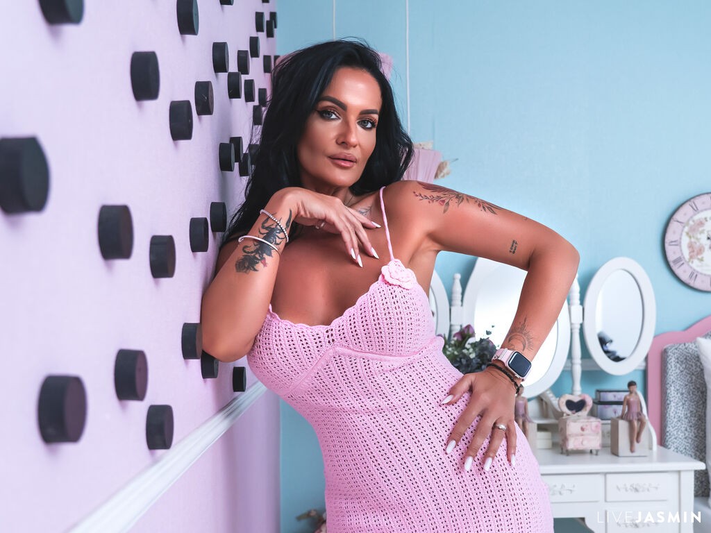 Featured LiveJasmin cam girl profile: CataleyaLore