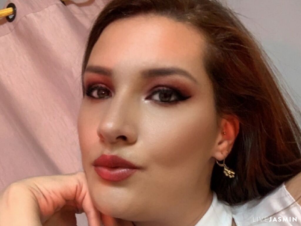 Live cam model CatalinaBleir