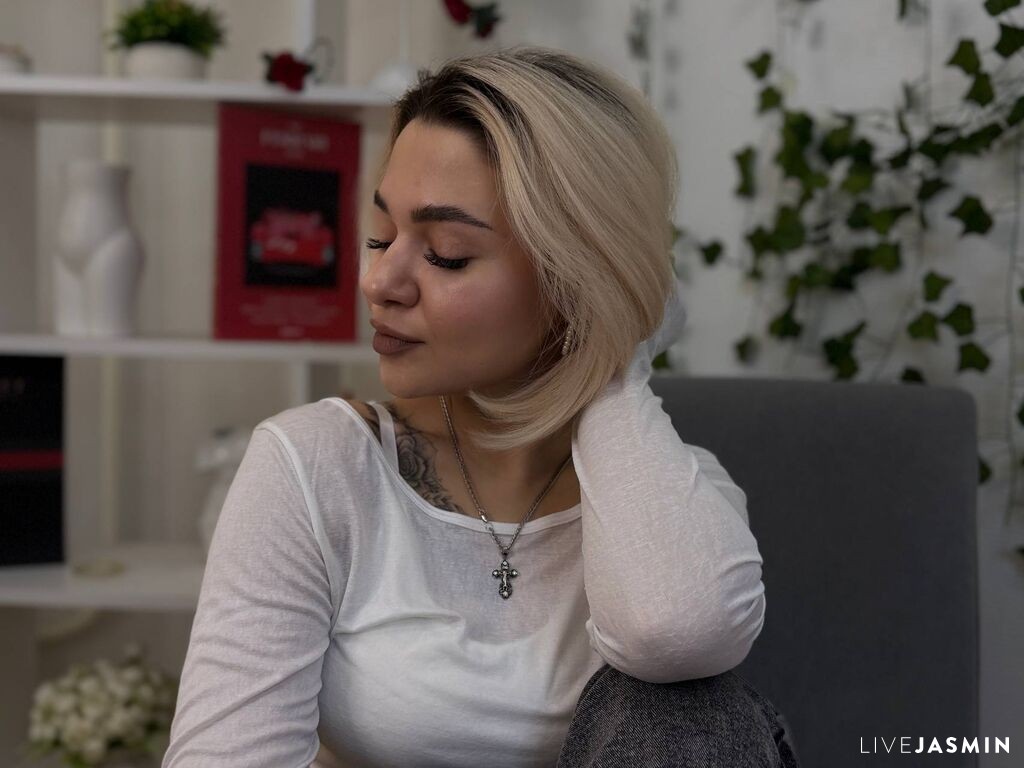 Live cam model ChanelleKastning