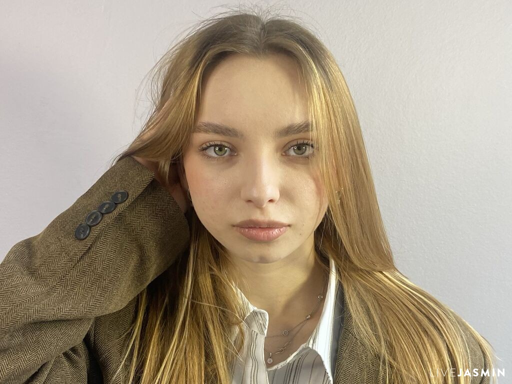 Live cam model ChariseKuhnke