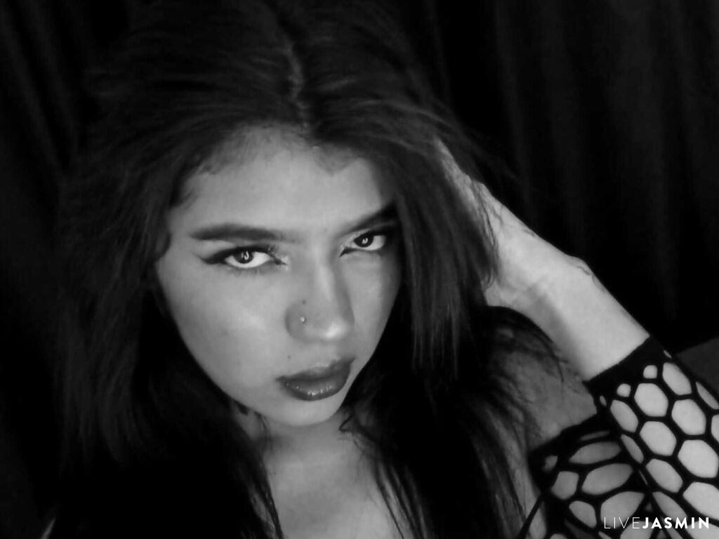 Browse CharlotheLee live chat profile