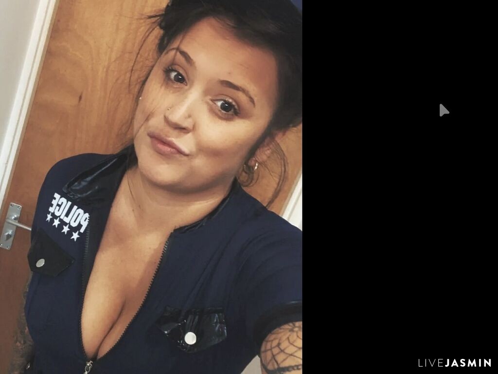 Live cam model CharlotteSnow