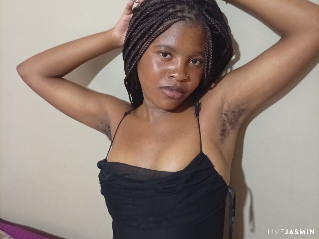 Live cam model CharryBannie