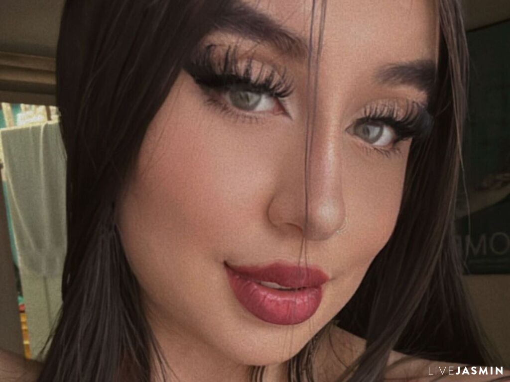CherryRusso live cam girl profile