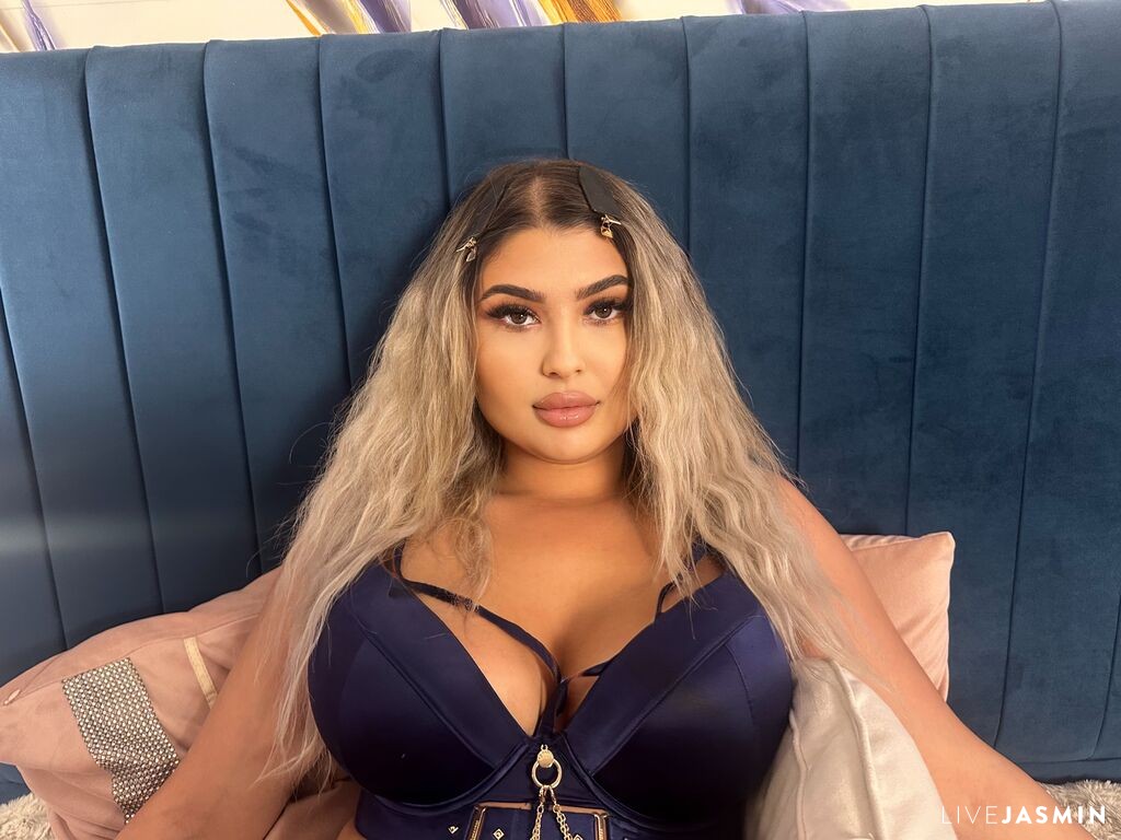 Live cam model ChloeBellamie