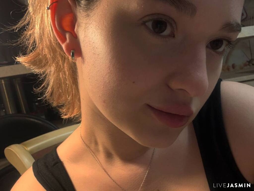 Live cam model ChloeDemaio