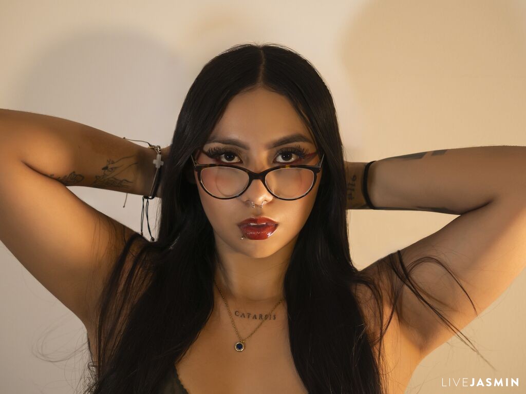 ChloeRiveiro LiveJasmin model profile