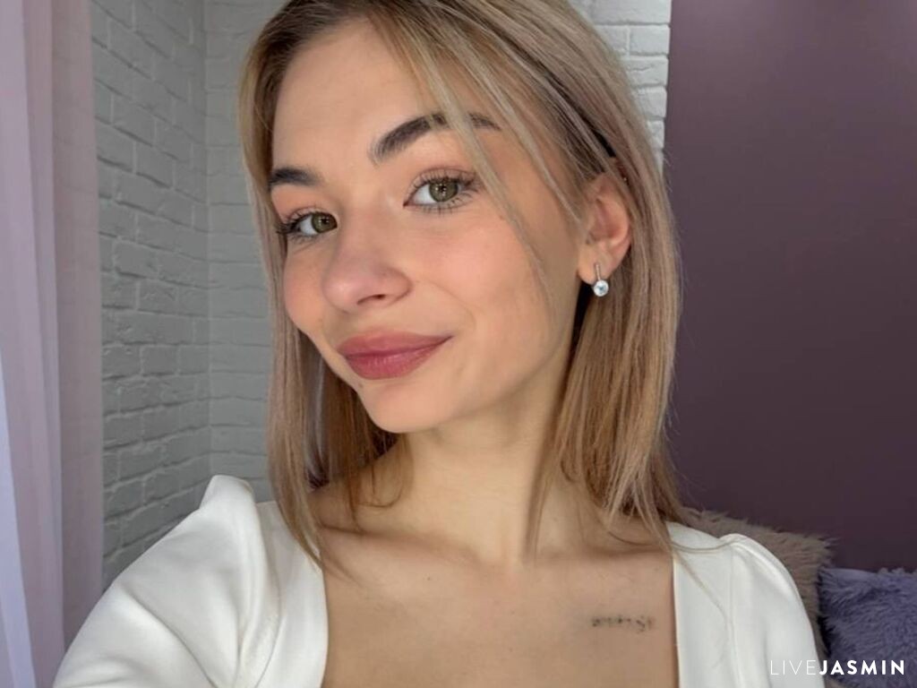 Browse CindyRud live chat profile