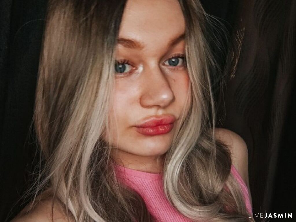 Live cam model CirillaAkerman