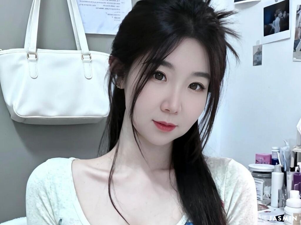 Live cam model ClaraWhiter