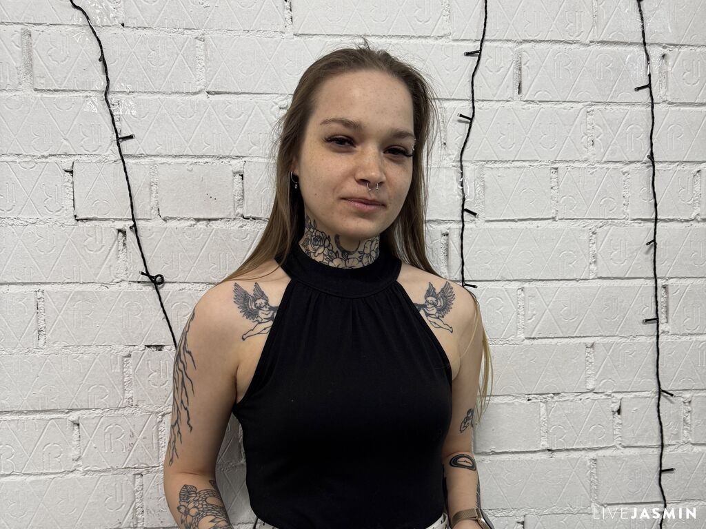 Featured LiveJasmin cam girl profile: ClarethaSchanck