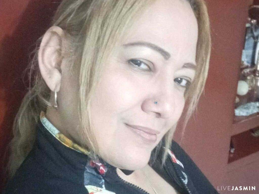Live cam model ClauBowie