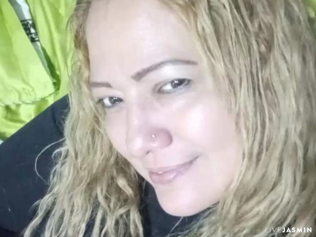 Live cam model ClauMills