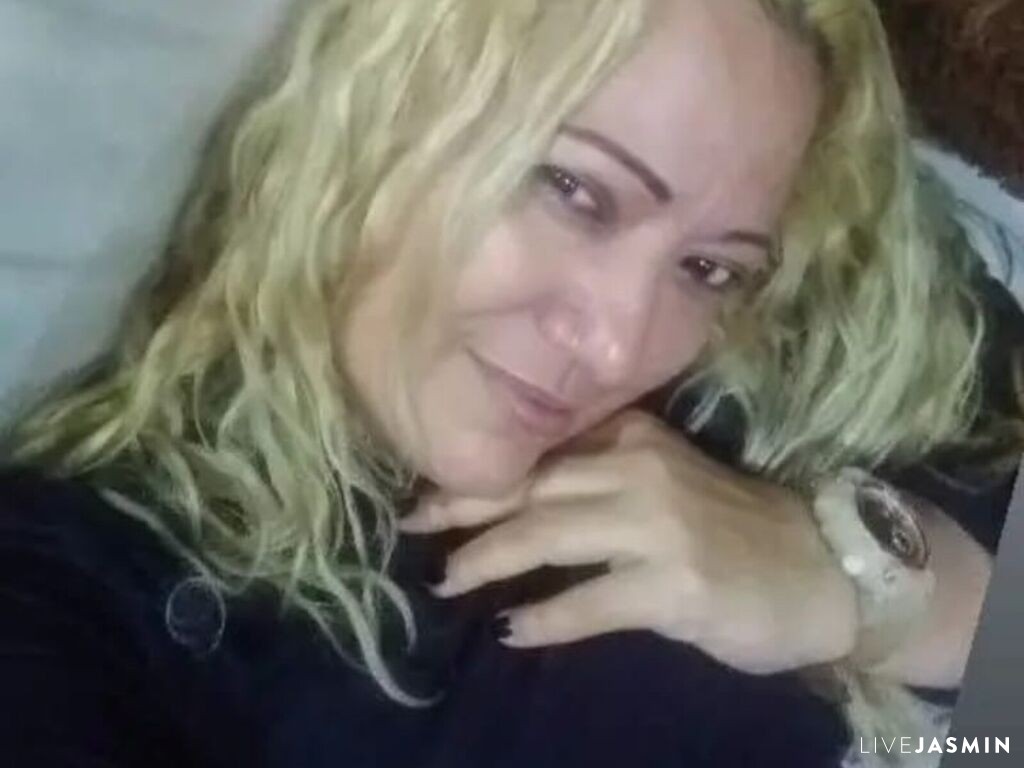 Live cam model ClauWhite