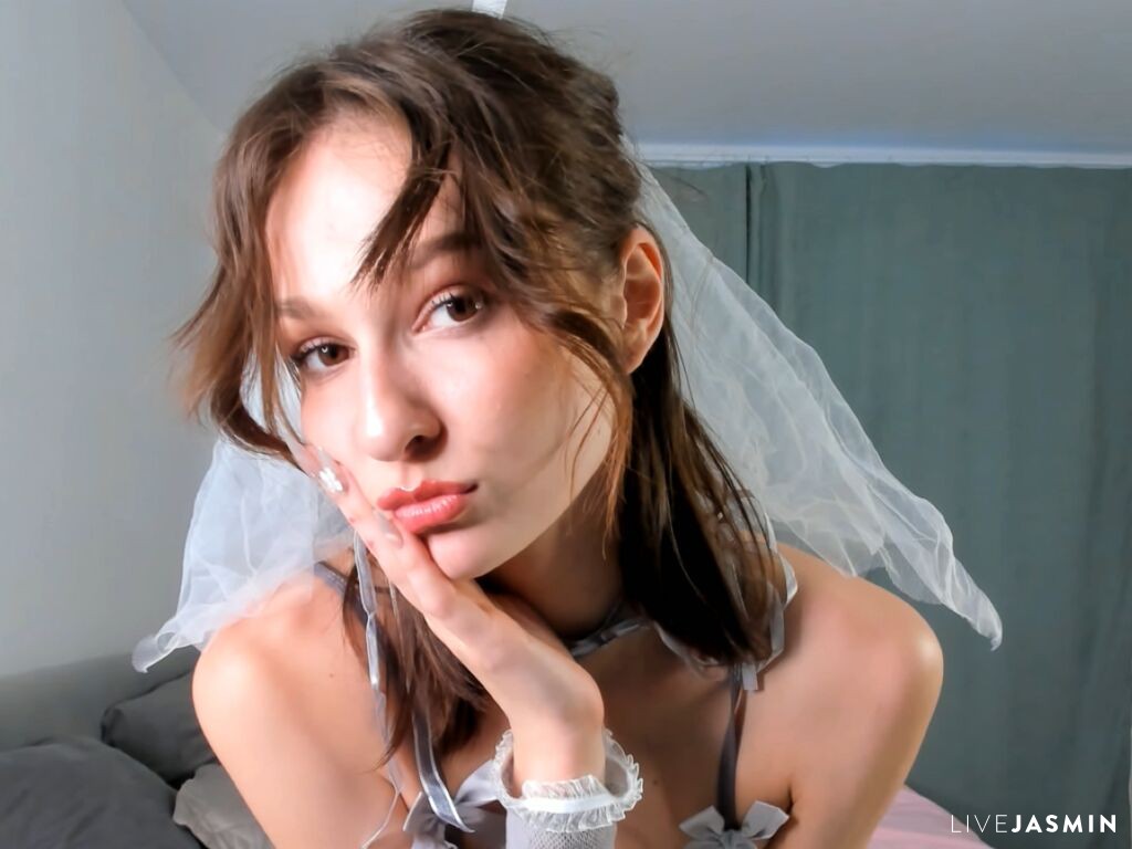 Live cam model ClementinaDrouin