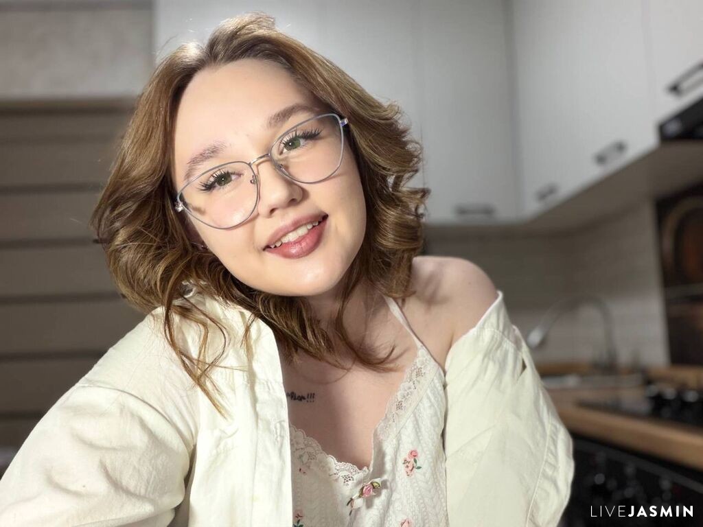 Live cam model ConstanceKeiffer