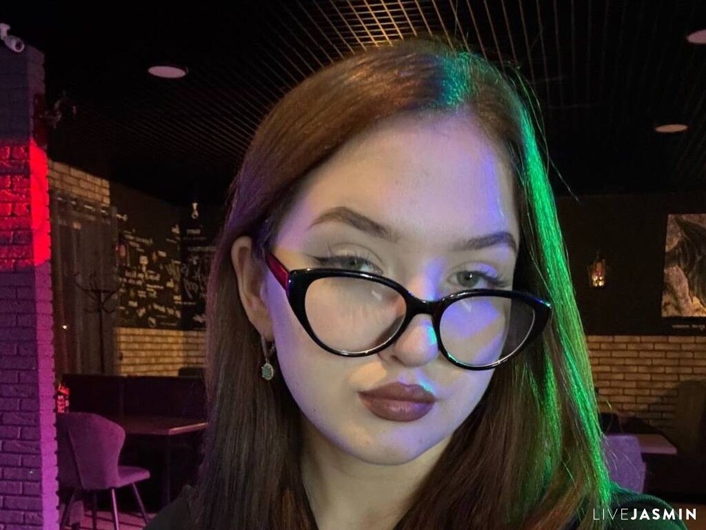 Live cam model CrisRealbuto