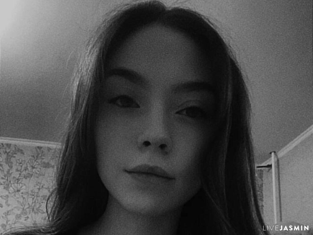 View CristineRosul cam profile and live status