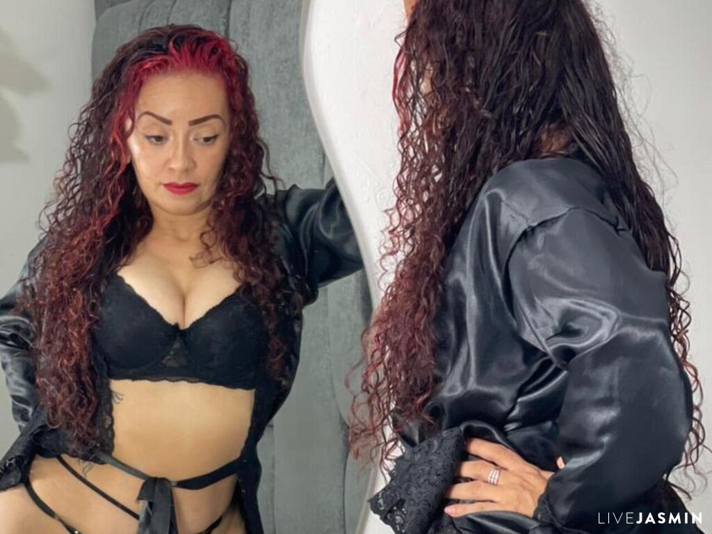CrystalHeatt LiveJasmin model profile
