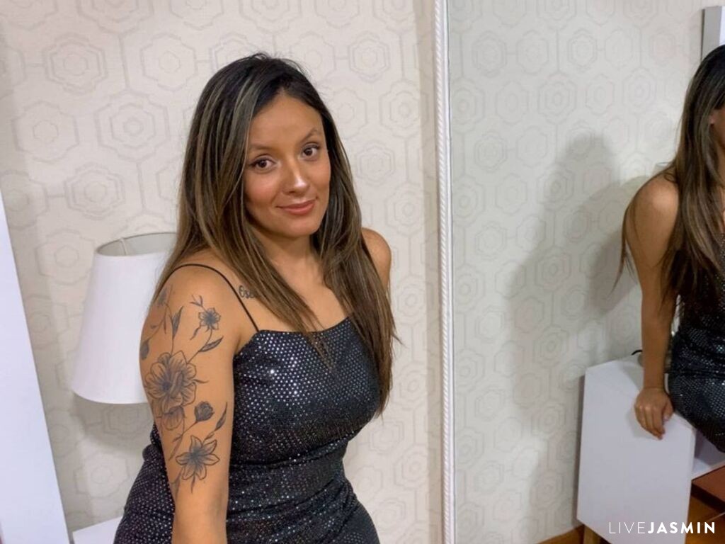 Live cam model CynthiaMoreau