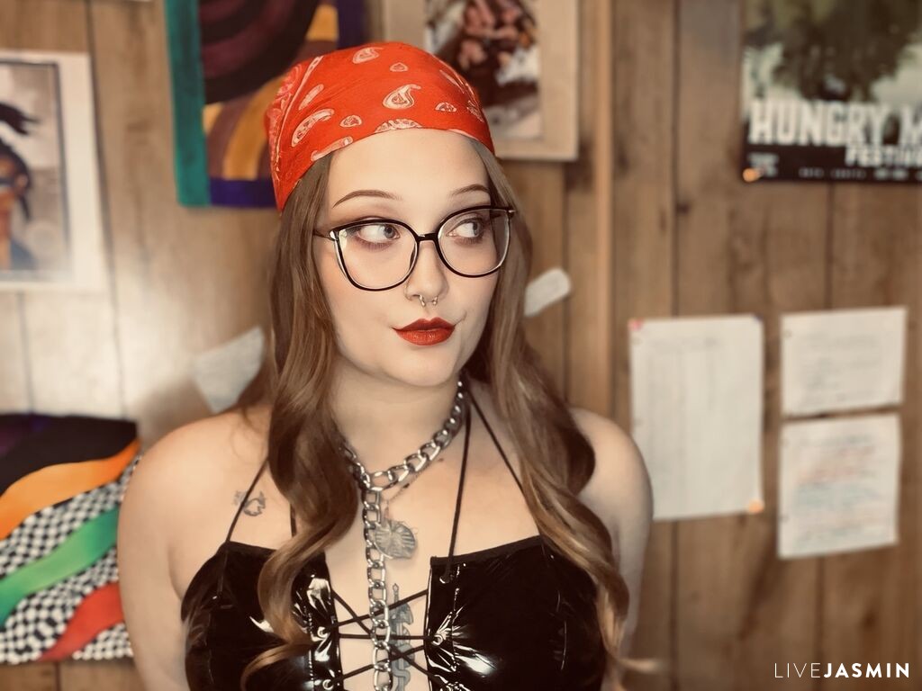 Live cam model cherryobituary