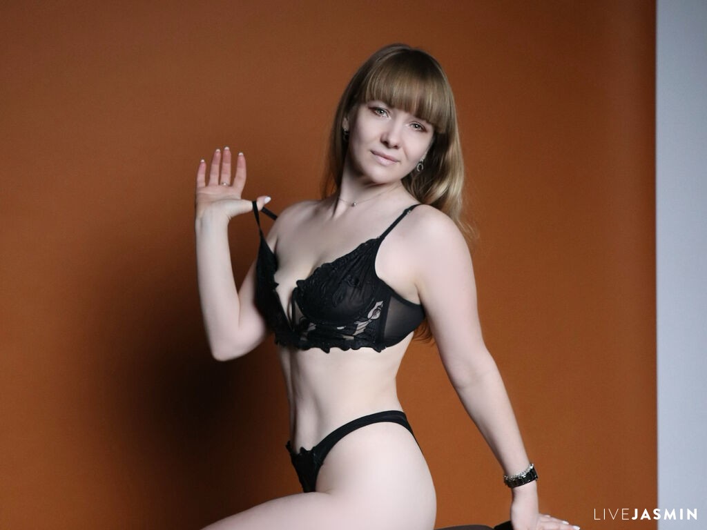 View DakotaFlower cam profile and live status