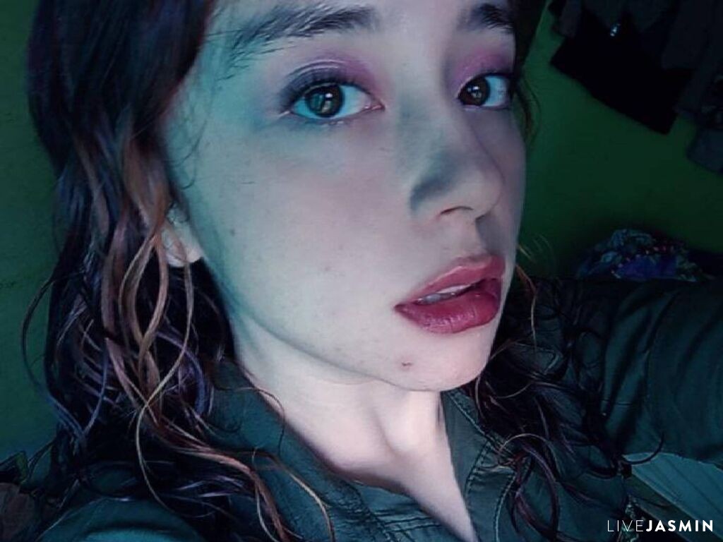 Live cam model DannaGom