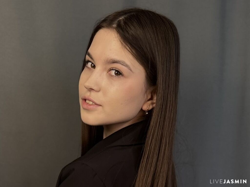 Browse DarlineAugeri live chat profile