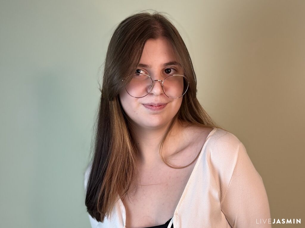 Browse DebbraAdonis live chat profile