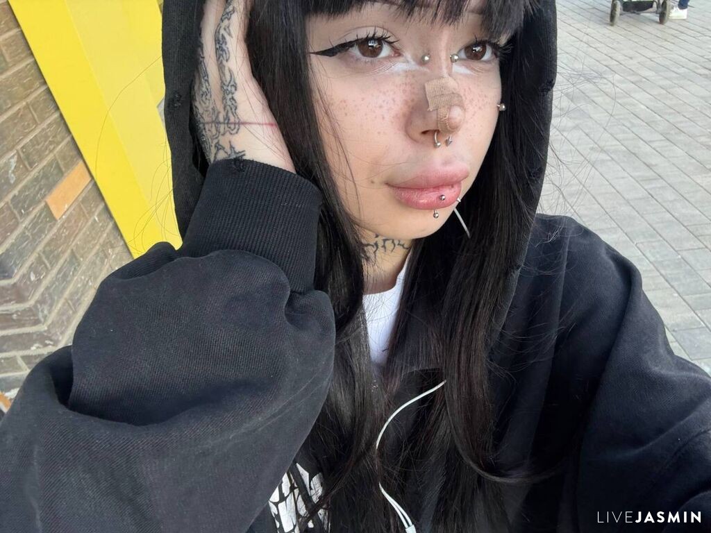 Live cam model DeberaCottom